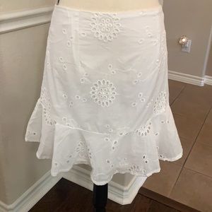 INTHEBEGINNING White eyelet ruffle mini skirt Size L
